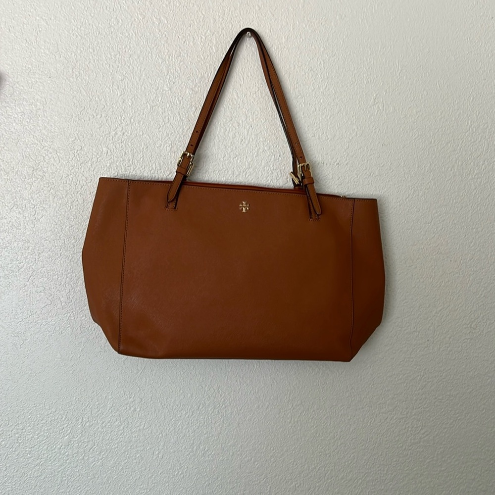 Tory Burch York Buckle Tote leather EUC. Beautiful tote!!